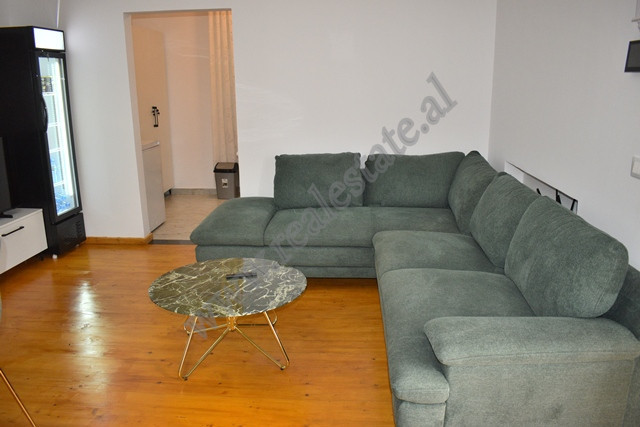 Three bedroom apartment for rent on OSBE street, near the Municipality of Kamza.
It is positioned o